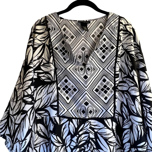 Sale Lane Bryant Women's Blouse 26/28 Black White Geometric Shapes - Picture 3 of 13